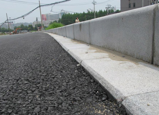 芝麻白路沿石和路緣石圖解？